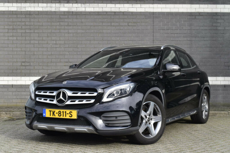 Mercedes-Benz GLA 180 Business Solution AMG Upgrade Edition